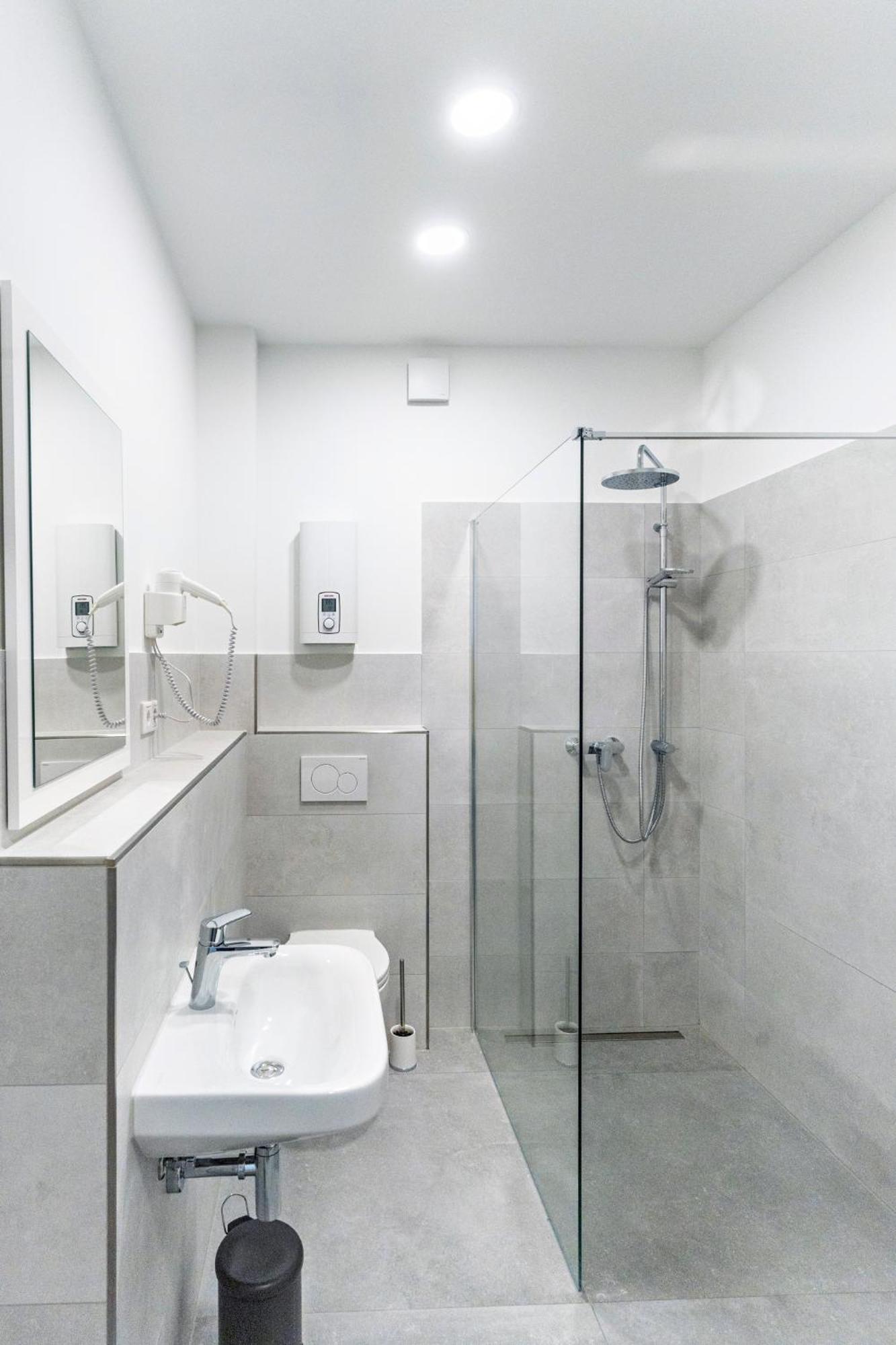 אוברהאוזן Flora Comfort Inn מראה חיצוני תמונה